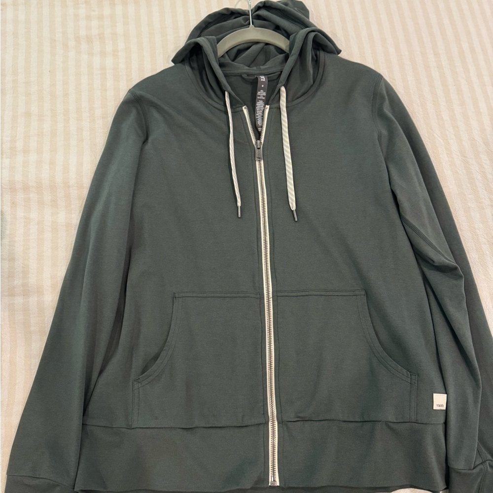 Vuori Women’s Halo Performance Hoodie in Aspen